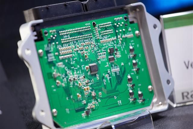 Auto and industrial chip supplies remain tight, Consumer ICs need six months to complete inventory correction