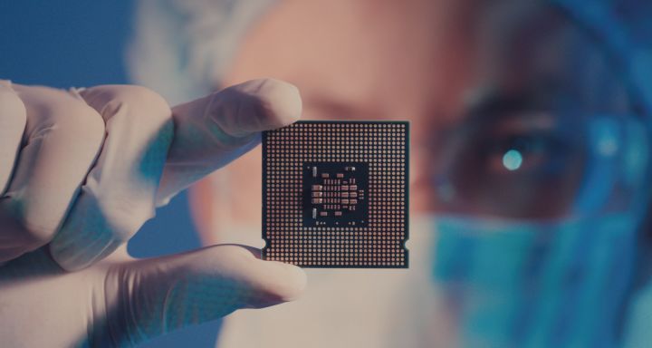 ‘Get in the boat and row’, Commerce Sec tells US chip industry